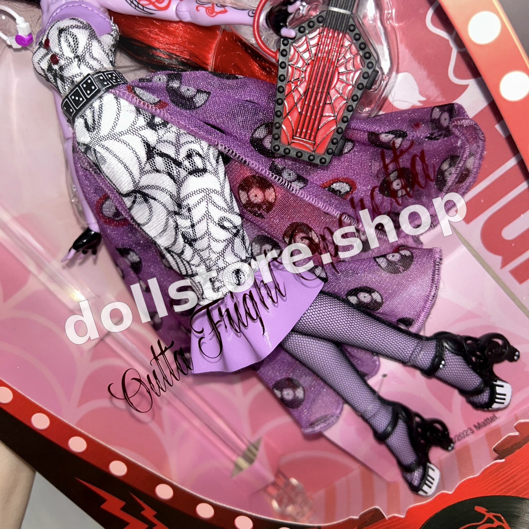 Outra foto de Operetta: Outta Fright